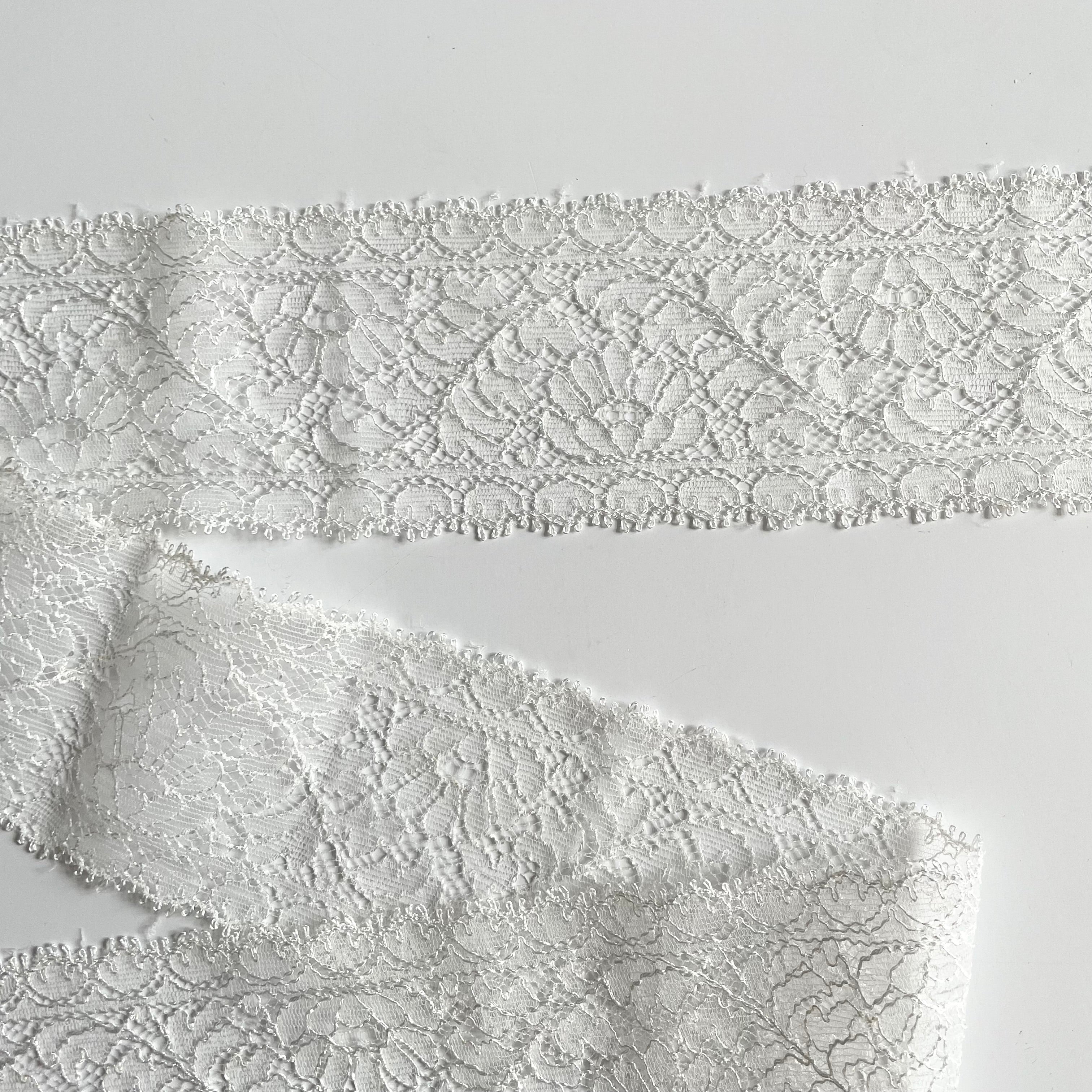 Solstiss Leavers Lace : Scalloped Floral - Off-White