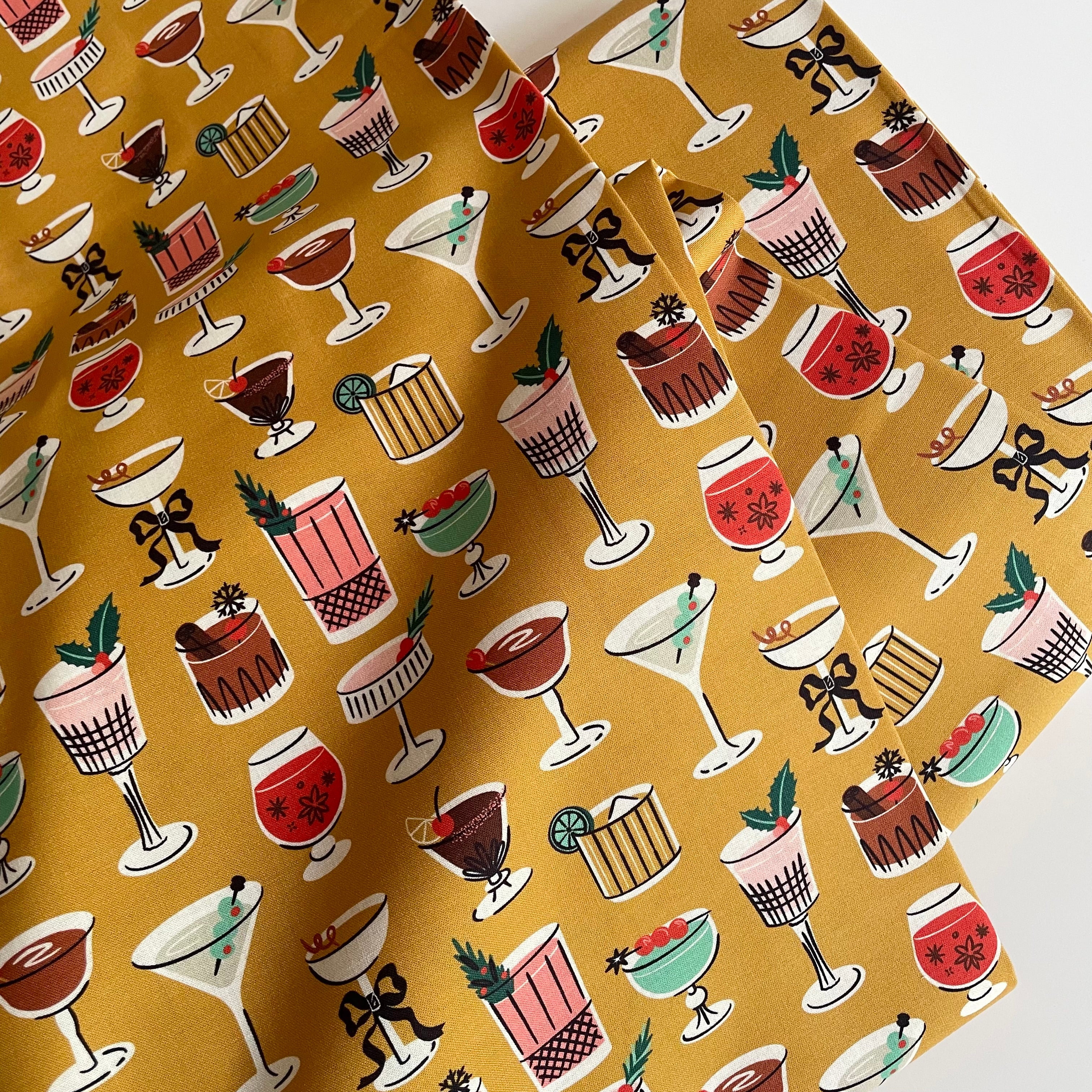 Cloud9 Fabrics : Merry & Mod - Tinsel & 'Tinis Gold