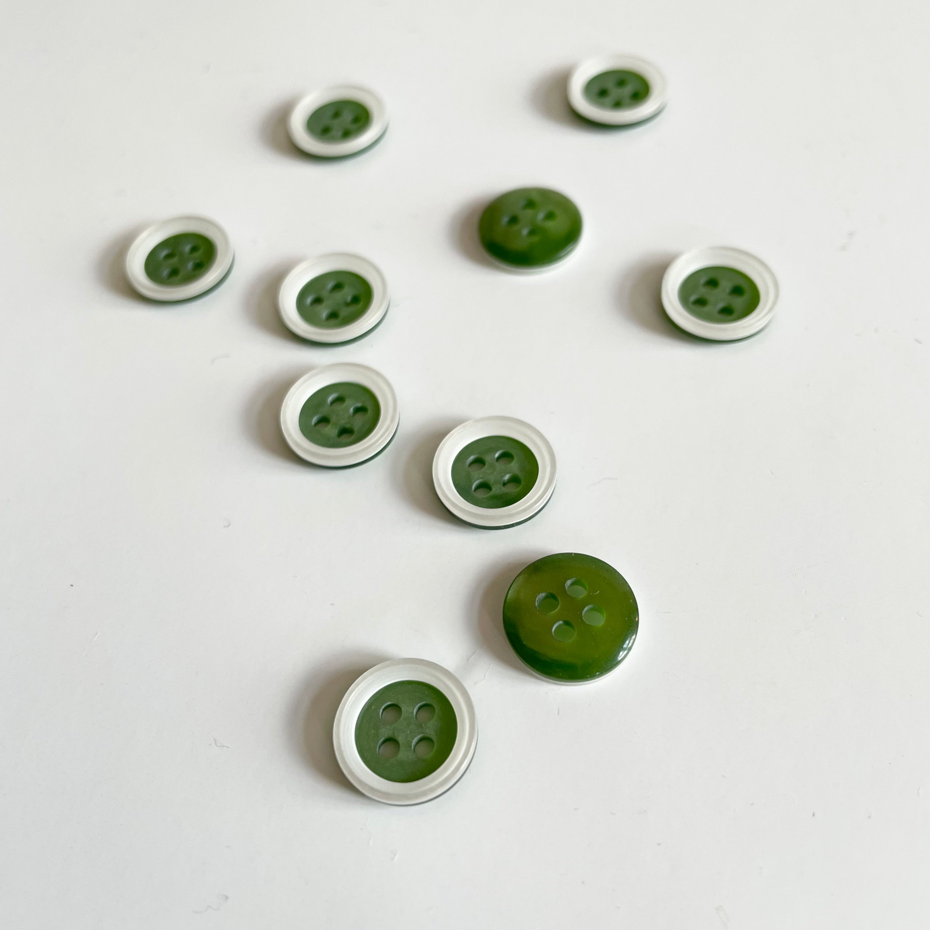 Plastic Shirt Button - White Rim on Green
