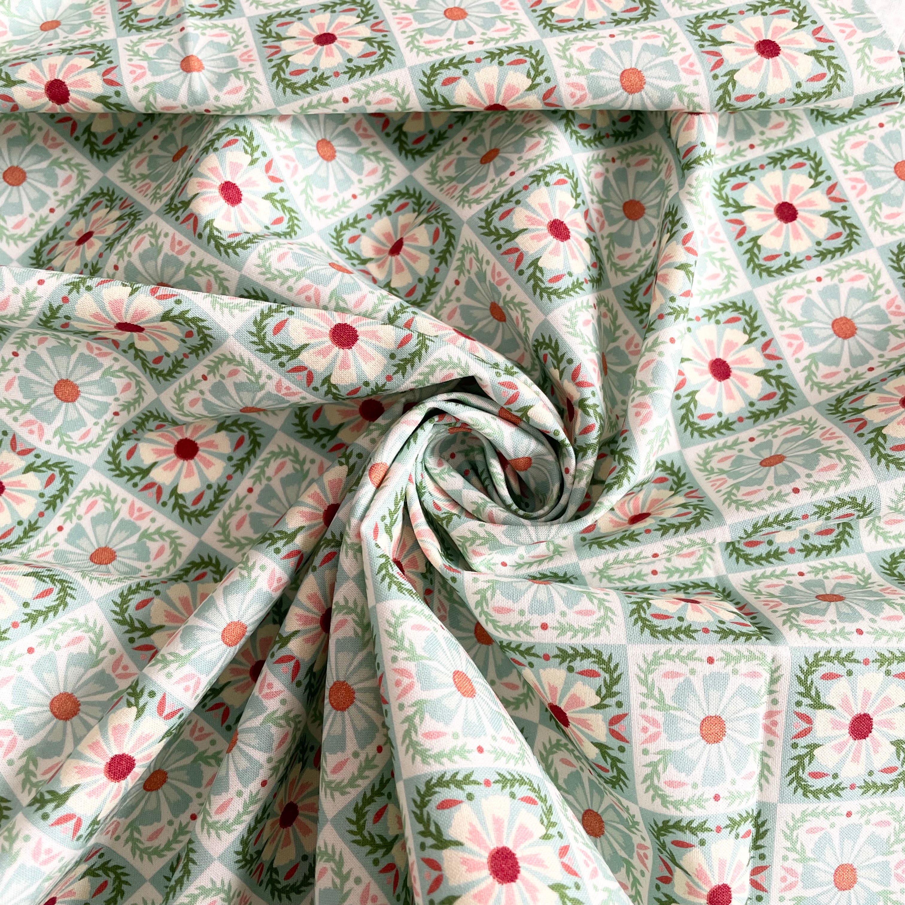 Cloud9 Organic Cotton : Love Bugs - Quilted Florals