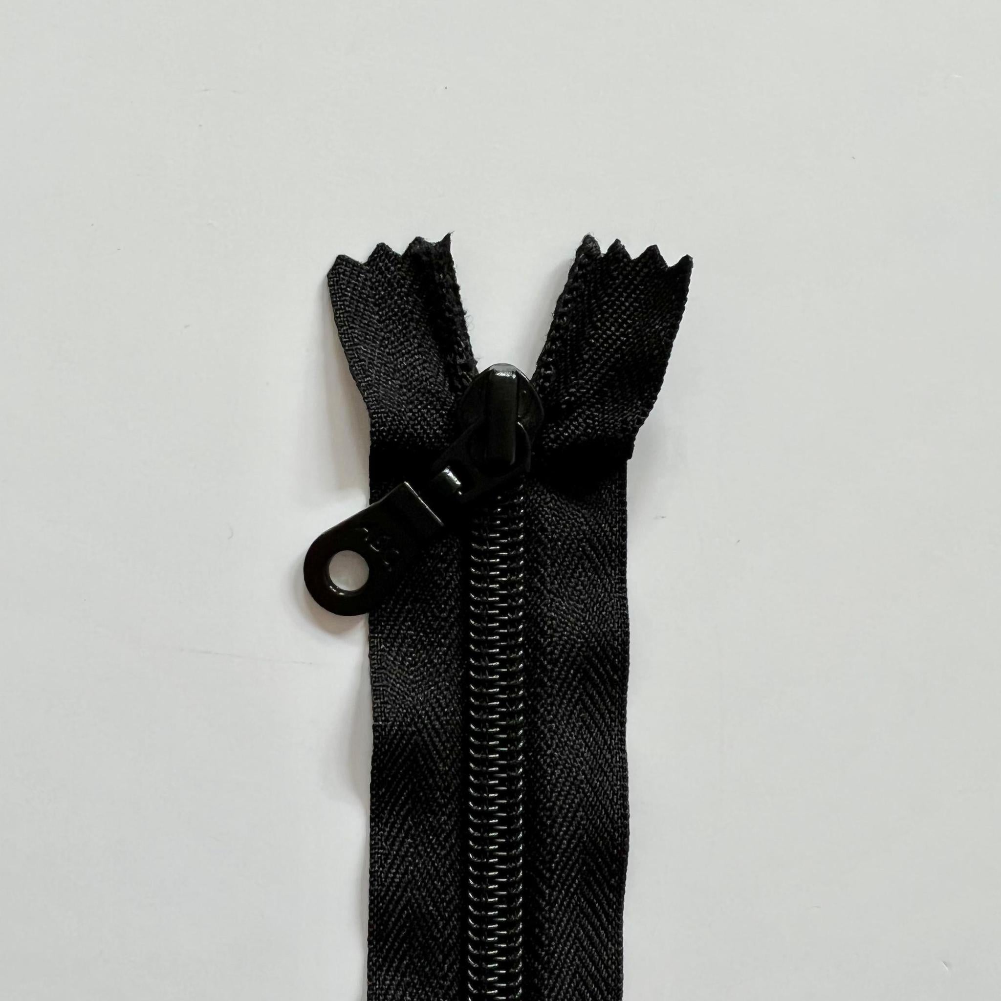 ABQ Nylon Coil Donut-Pull Zipper - 14"