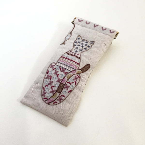 Un Chat Embroidery Kit: Cat Eyeglass Case