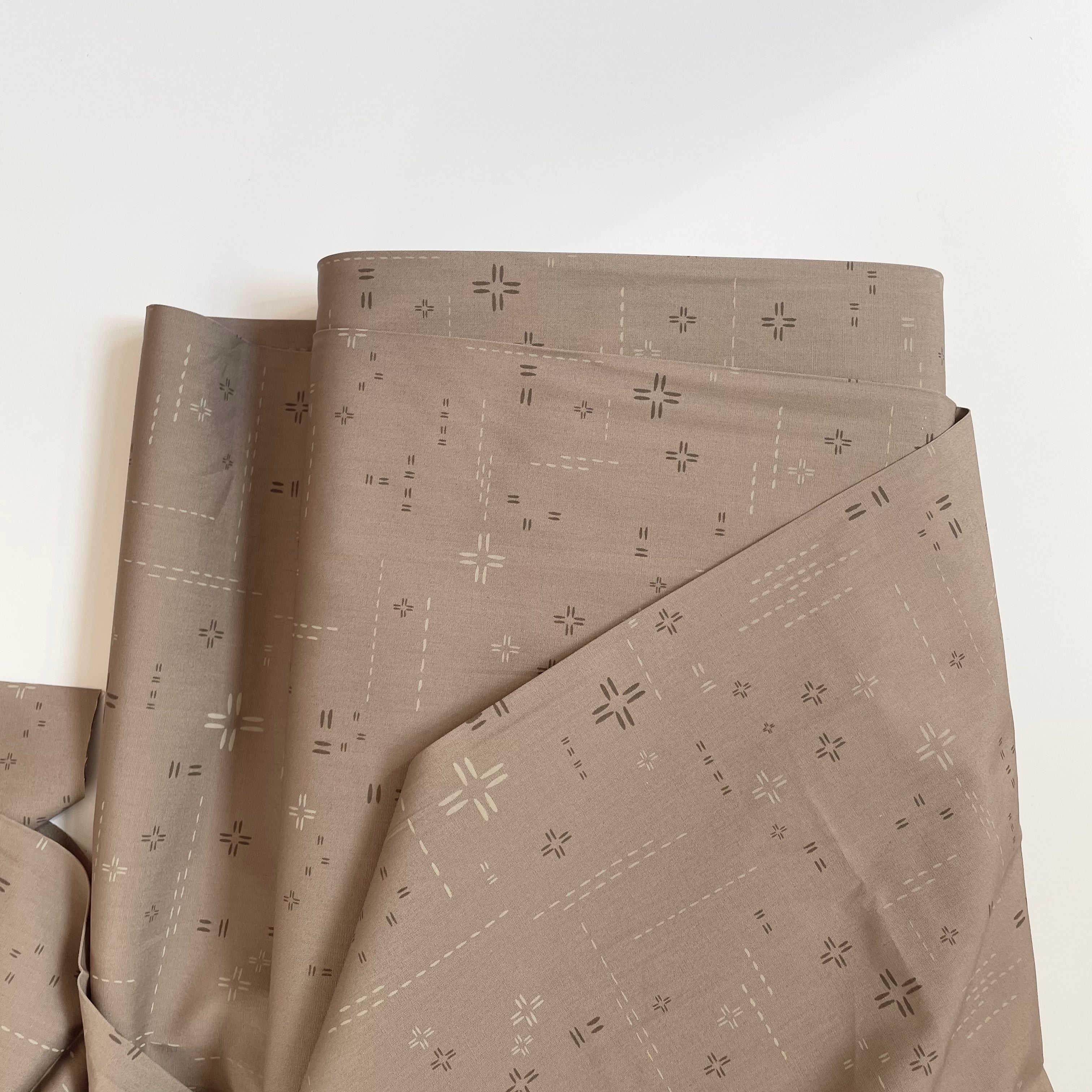 Art Gallery Fabrics : Decostitch - Timber Wolf