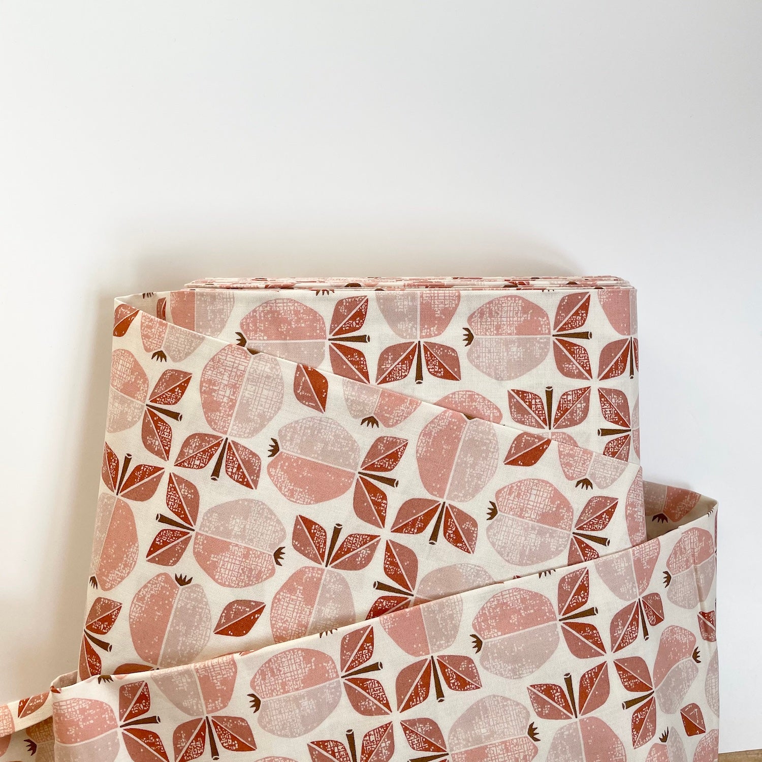 Cotton + Steel : Under the Apple Tree - Apple Red
