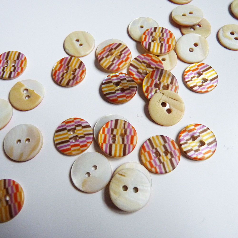 Rivershell Button - Cut Stripes