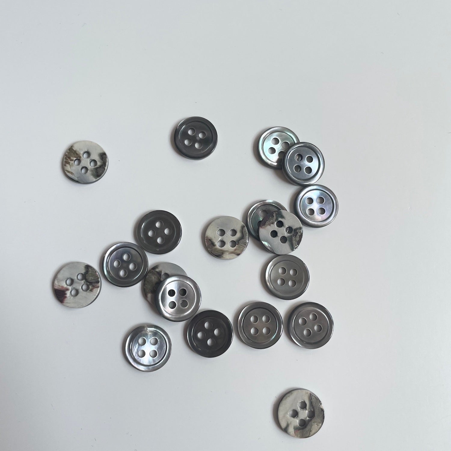 River Shell Shirt Button - Smoke
