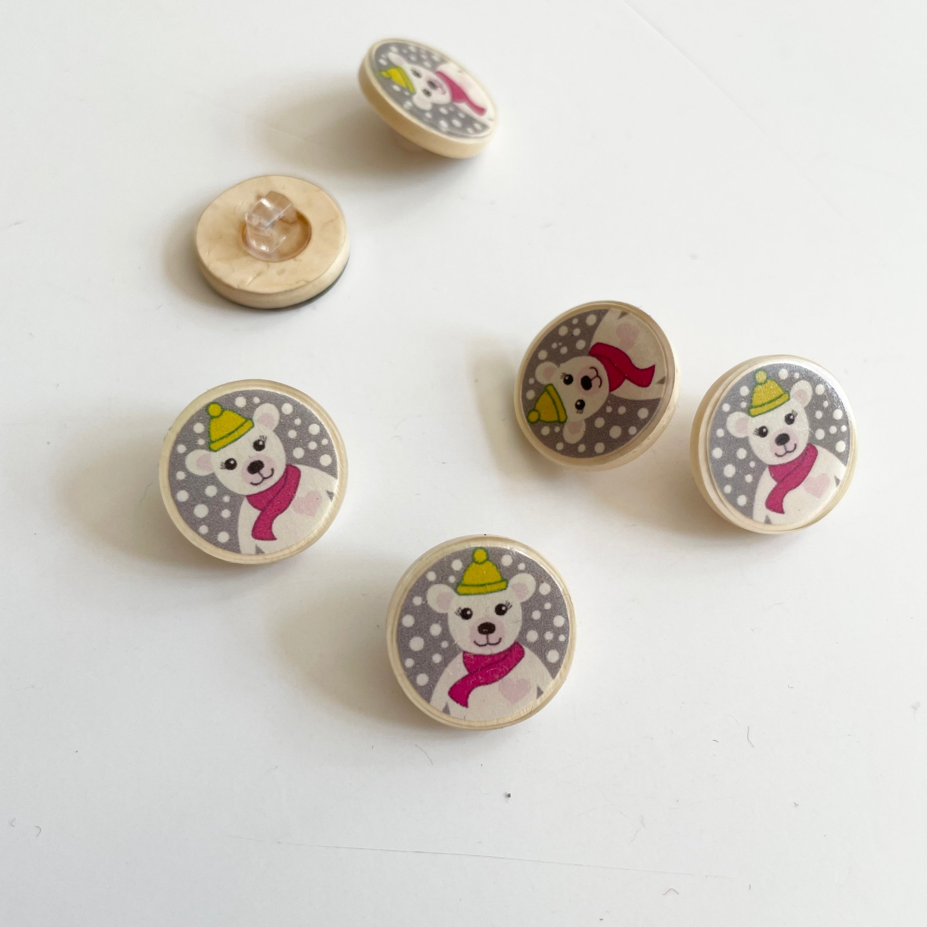 Coconut Resin Button - Polar Bear