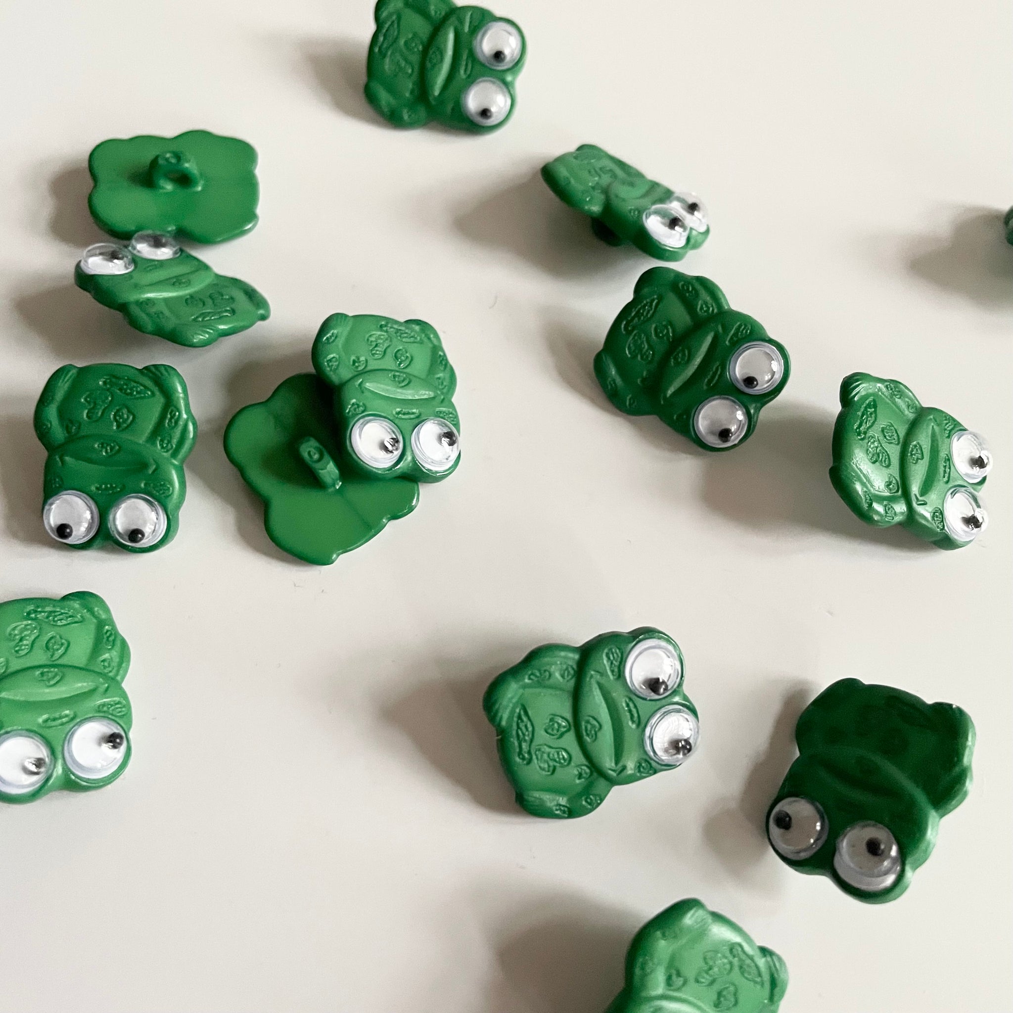 Plastic Googly-Eyed Frog Shank Button