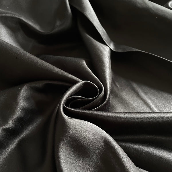 Robert Kaufman Radiance Silk / Cotton - Black