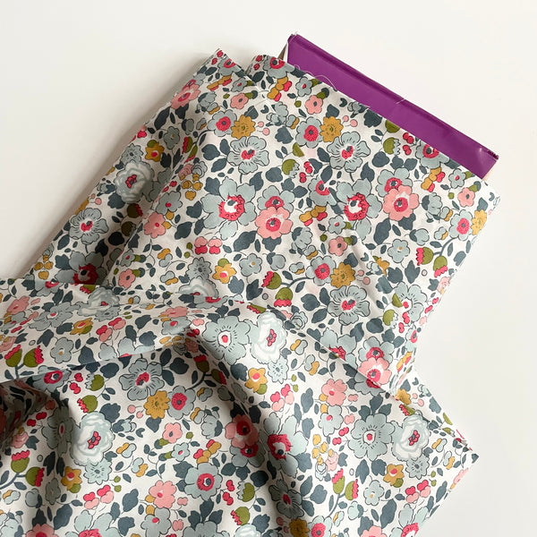 Liberty Fabrics Classic Tana Lawn : Betsy P