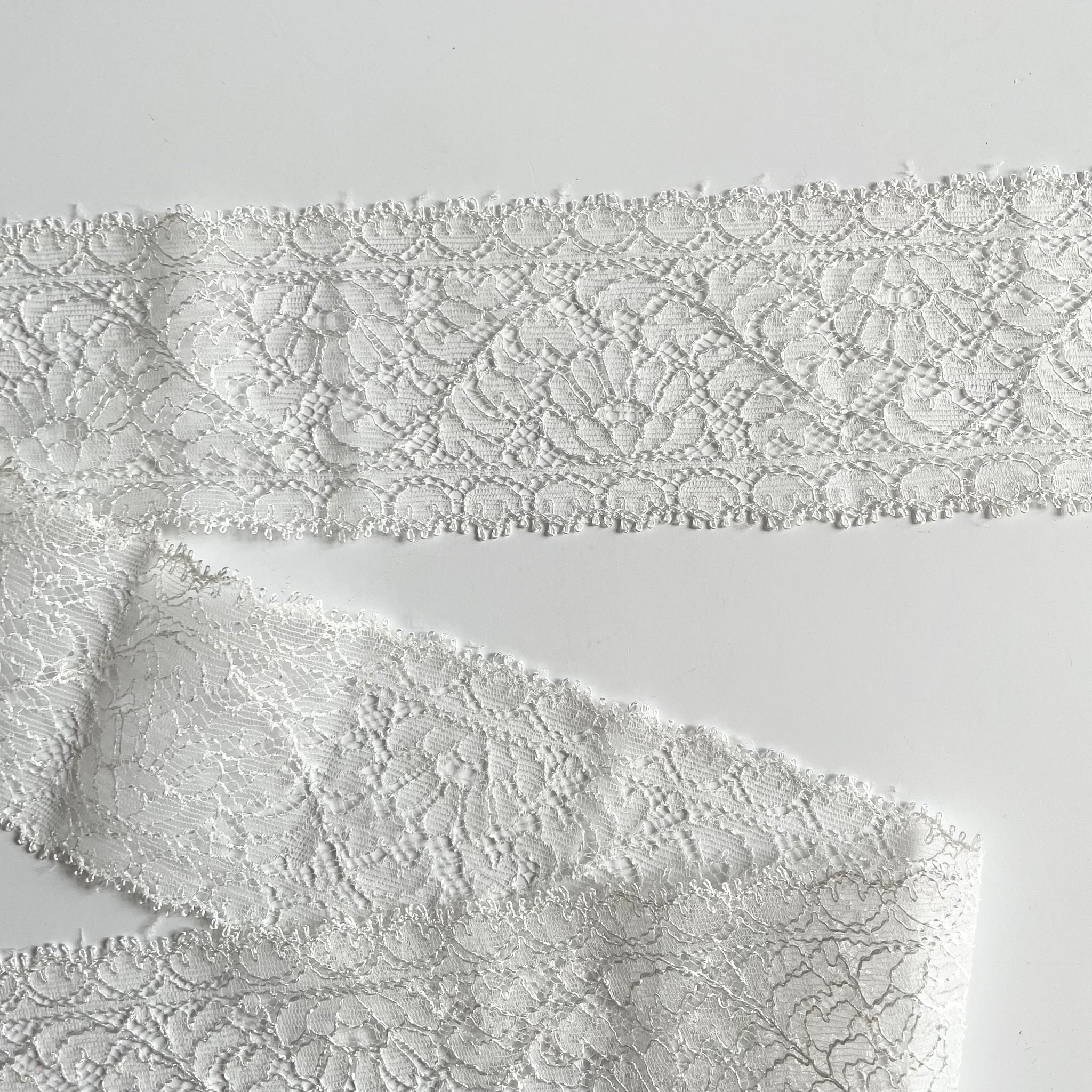 Solstiss Leavers Lace : Scalloped Floral - Off-White – Bolt & Spool