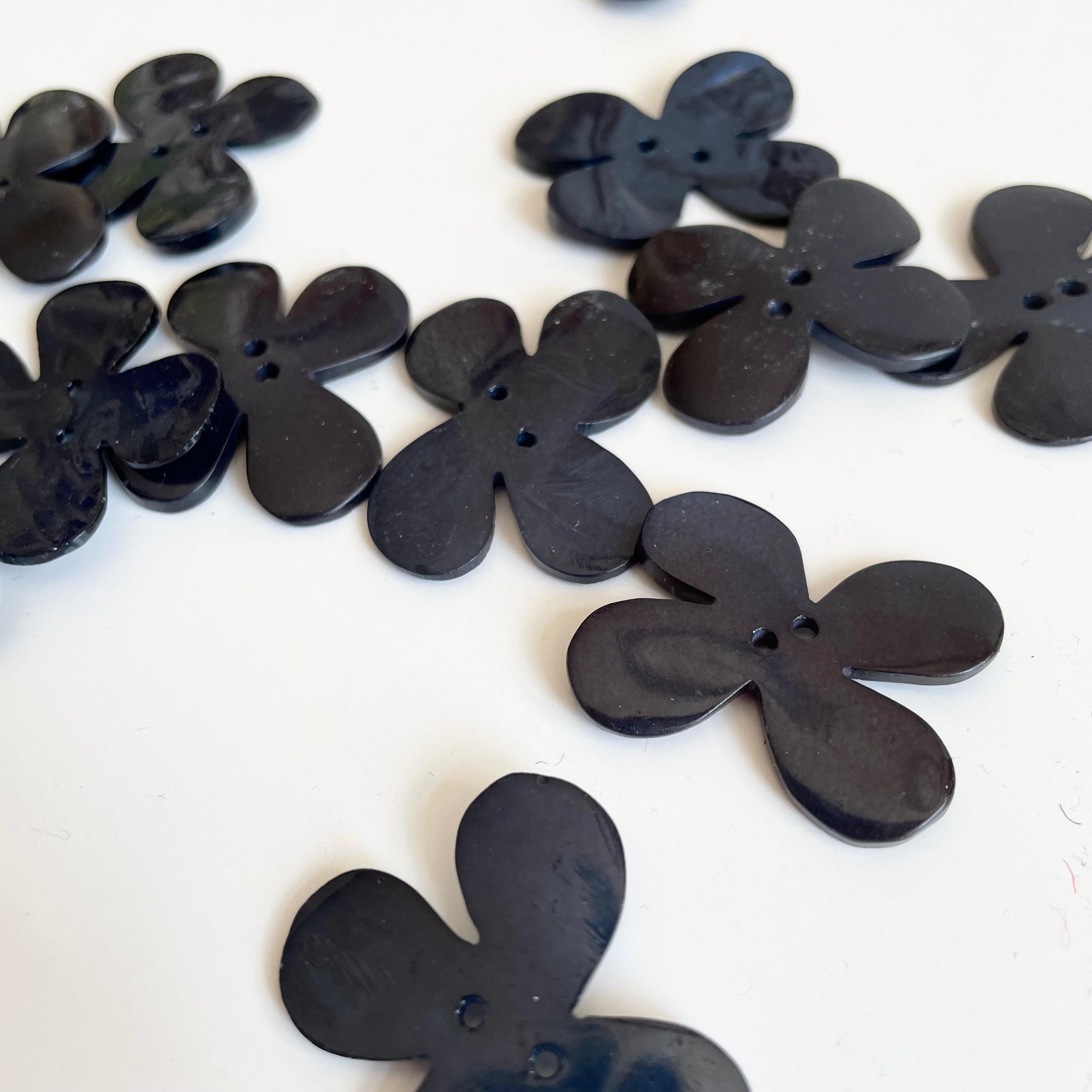 Hammershell Flower Button - Indigo