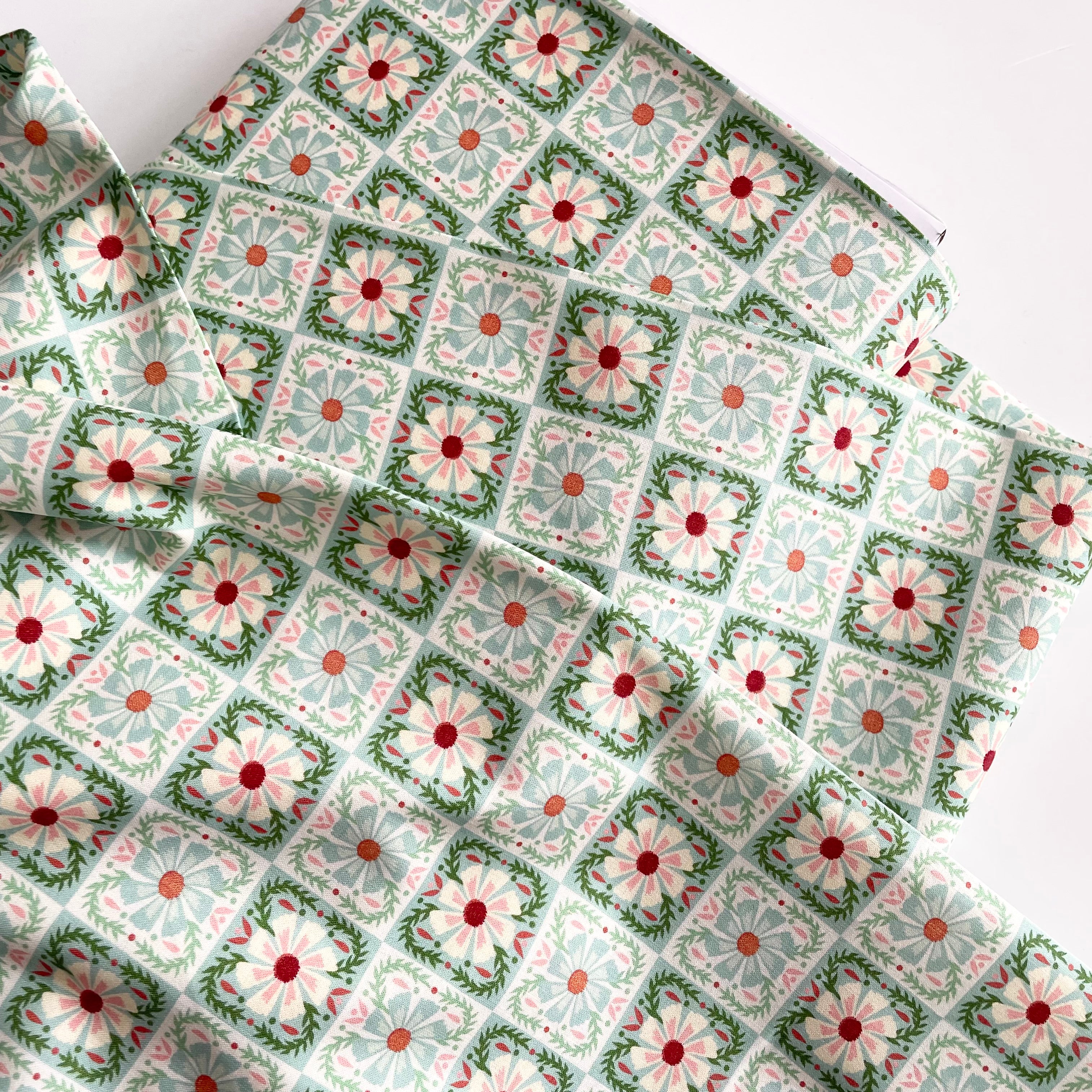 Cloud9 Organic Cotton : Love Bugs - Quilted Florals
