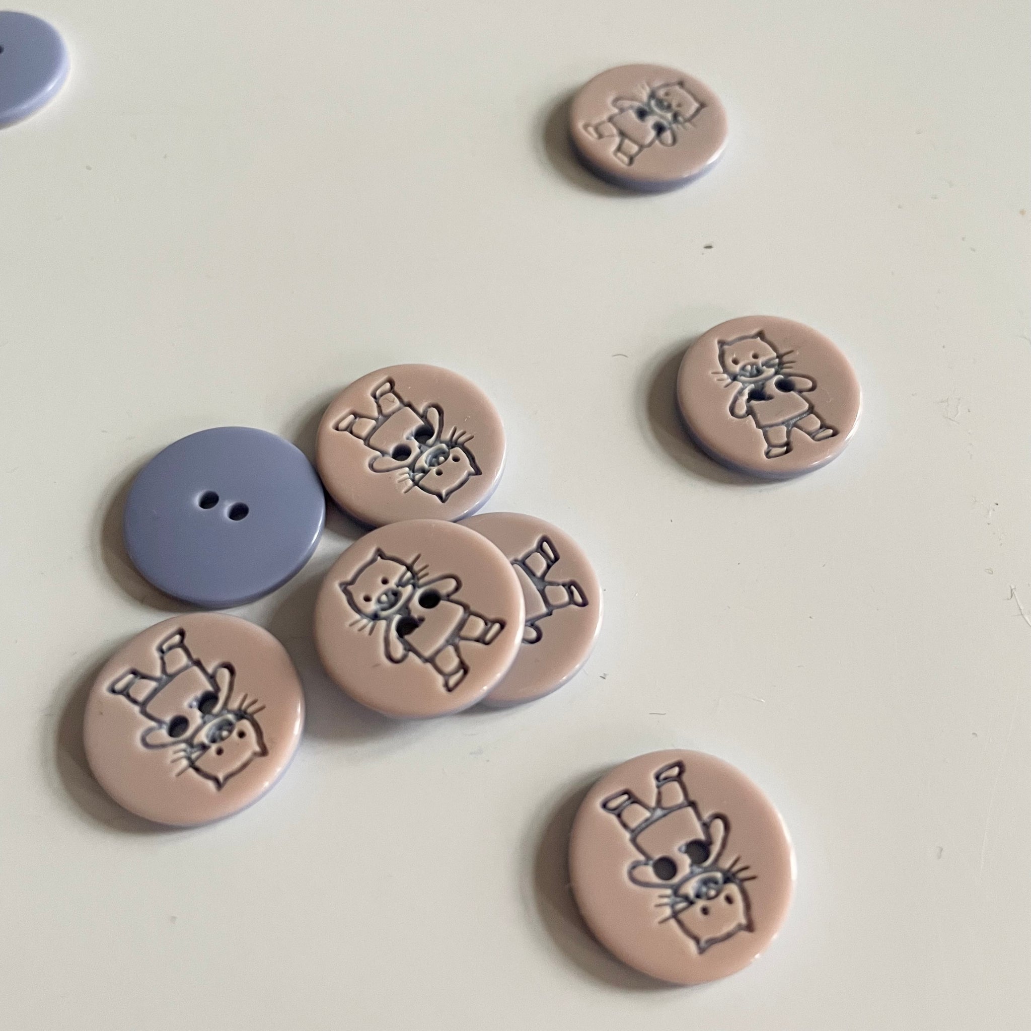 Plastic Two-Hole Cat Button - Rose / Lilac