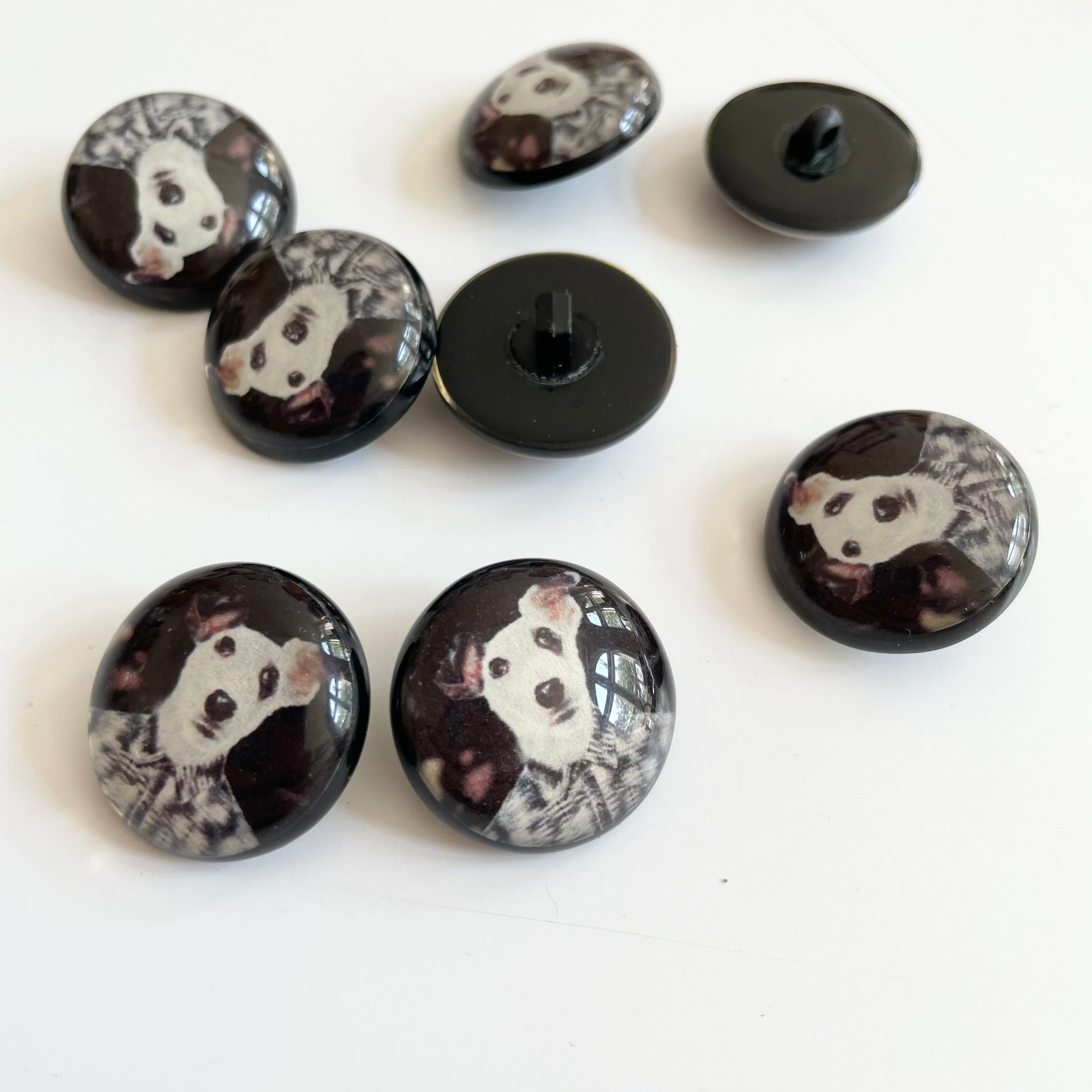 Single Waldo the Hound Button
