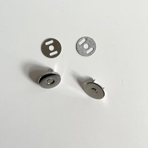 Magnetic Snaps