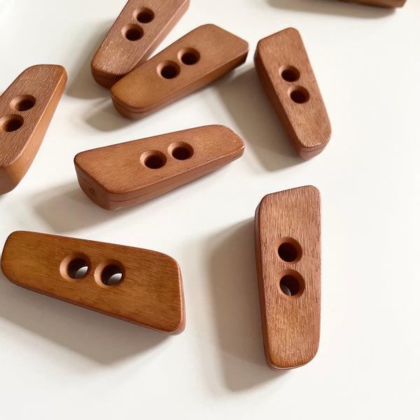 Plastic Wood-Look Toggle - Toffee