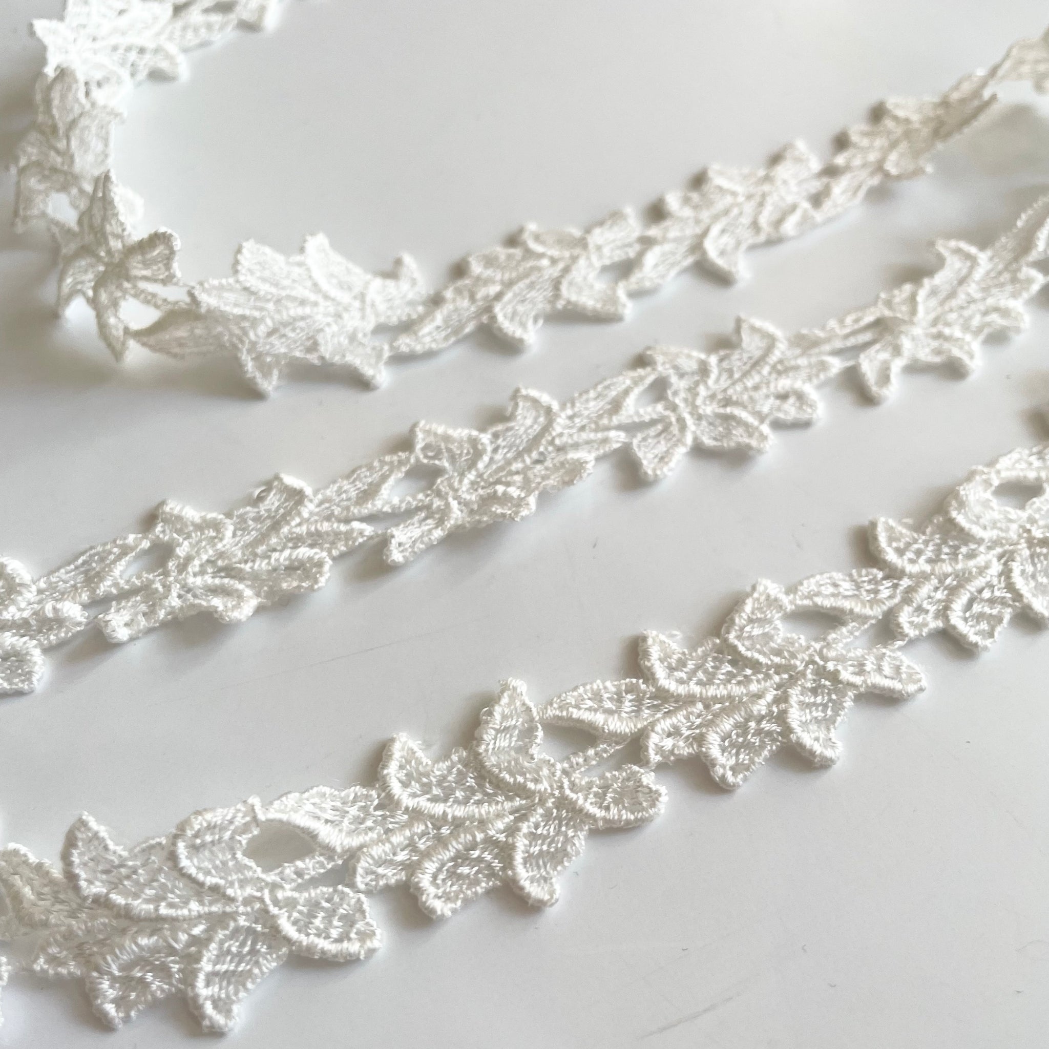 Guipure Lace Floral Trim - Ivory