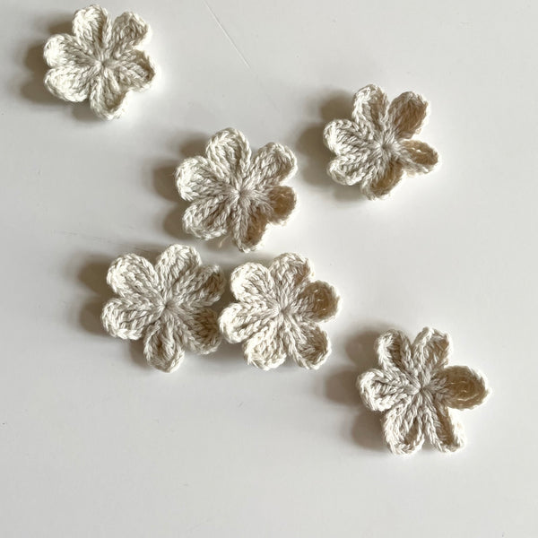 Shindo Crocheted Flower and Leaves - Natural