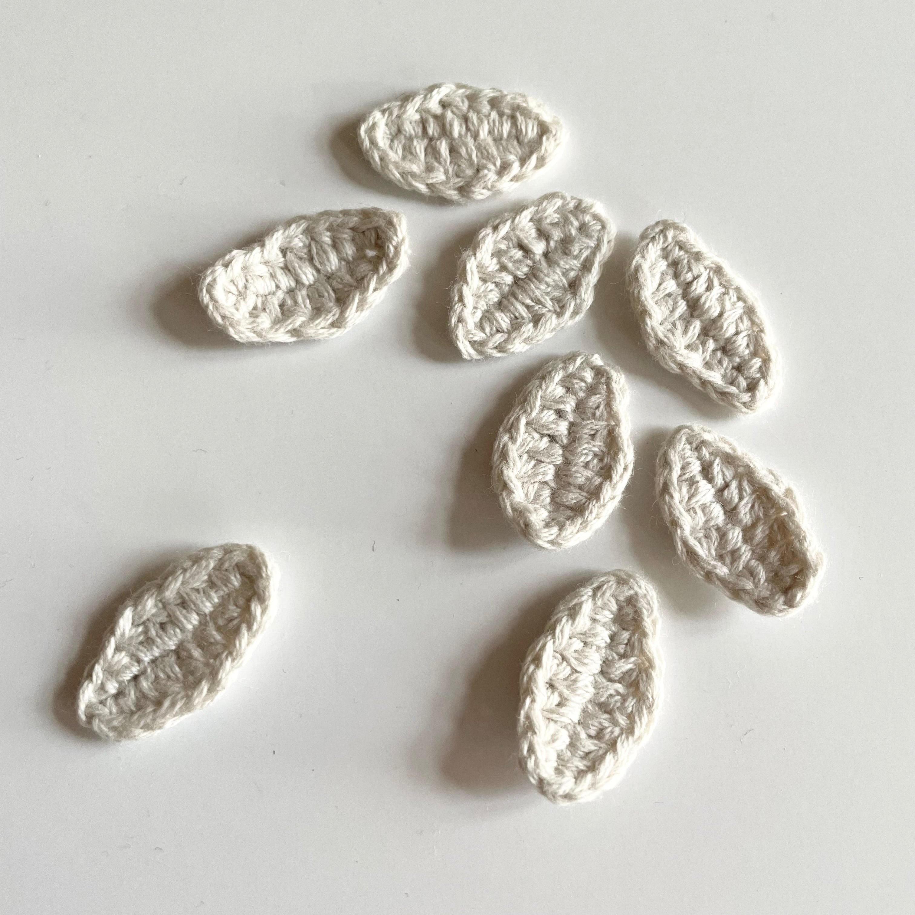 Shindo Crocheted Flower and Leaves - Natural
