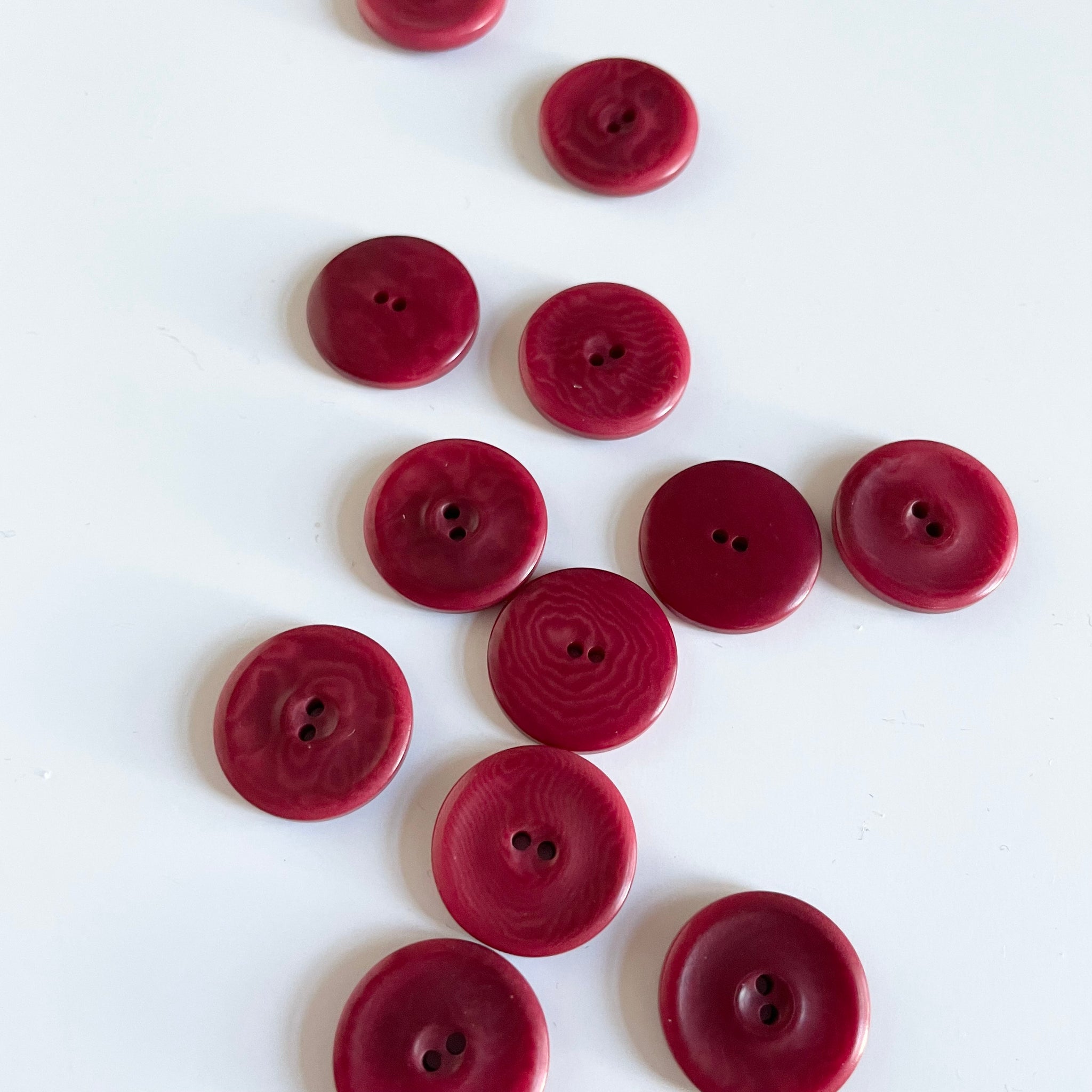 Corozo Saucer Button - Burgundy