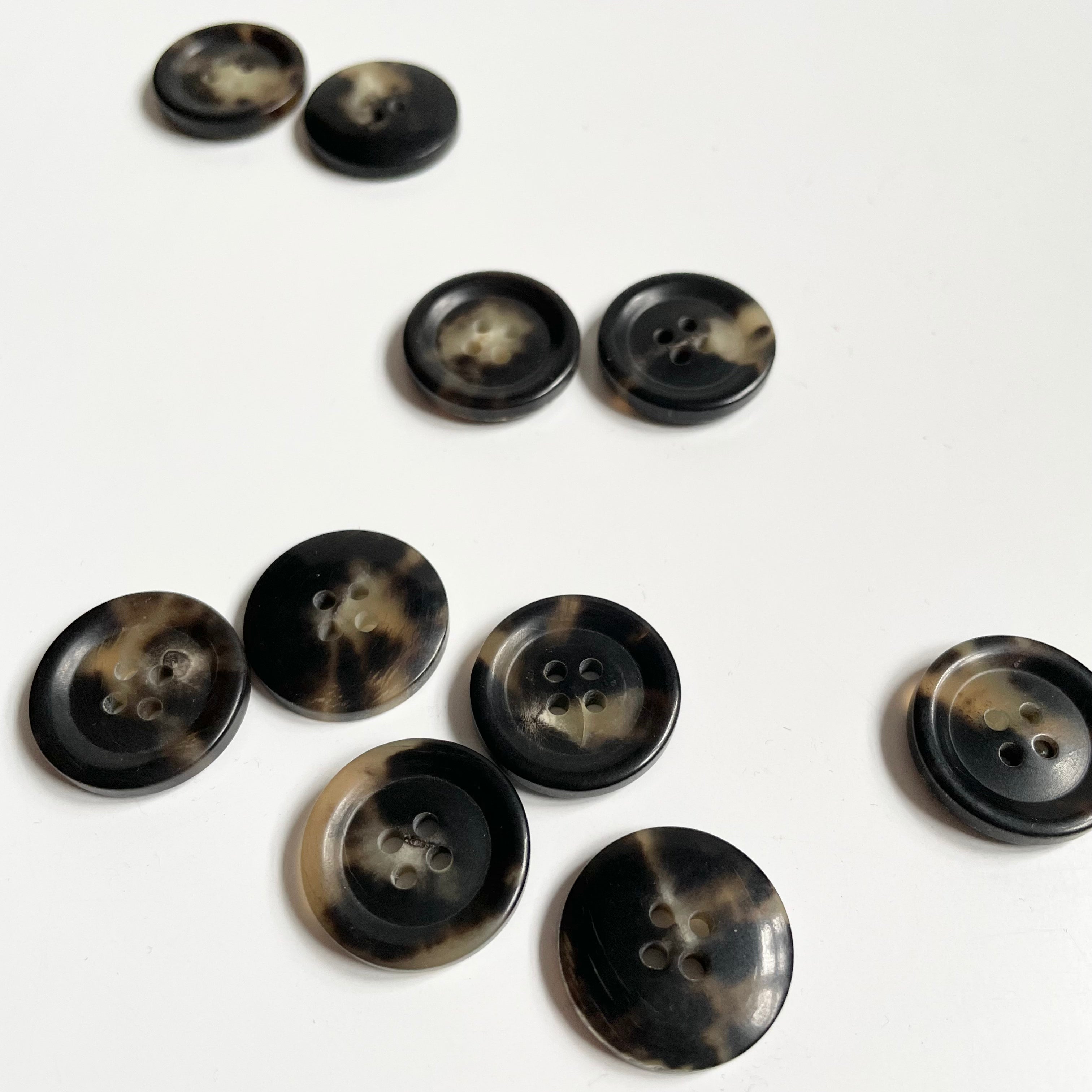 Merchant & Mills Horn Buttons - Drawing Room