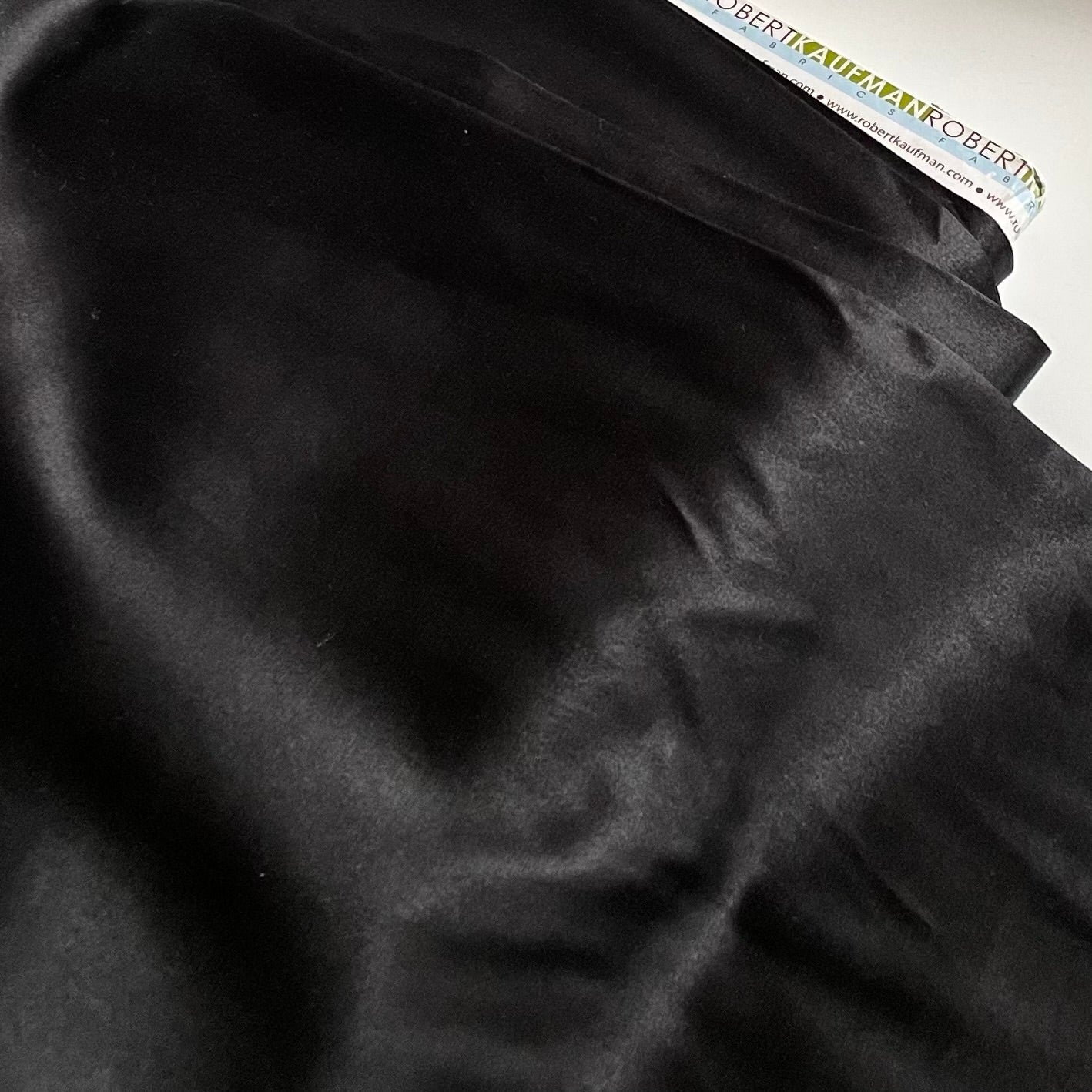 Robert Kaufman Radiance Silk / Cotton - Black