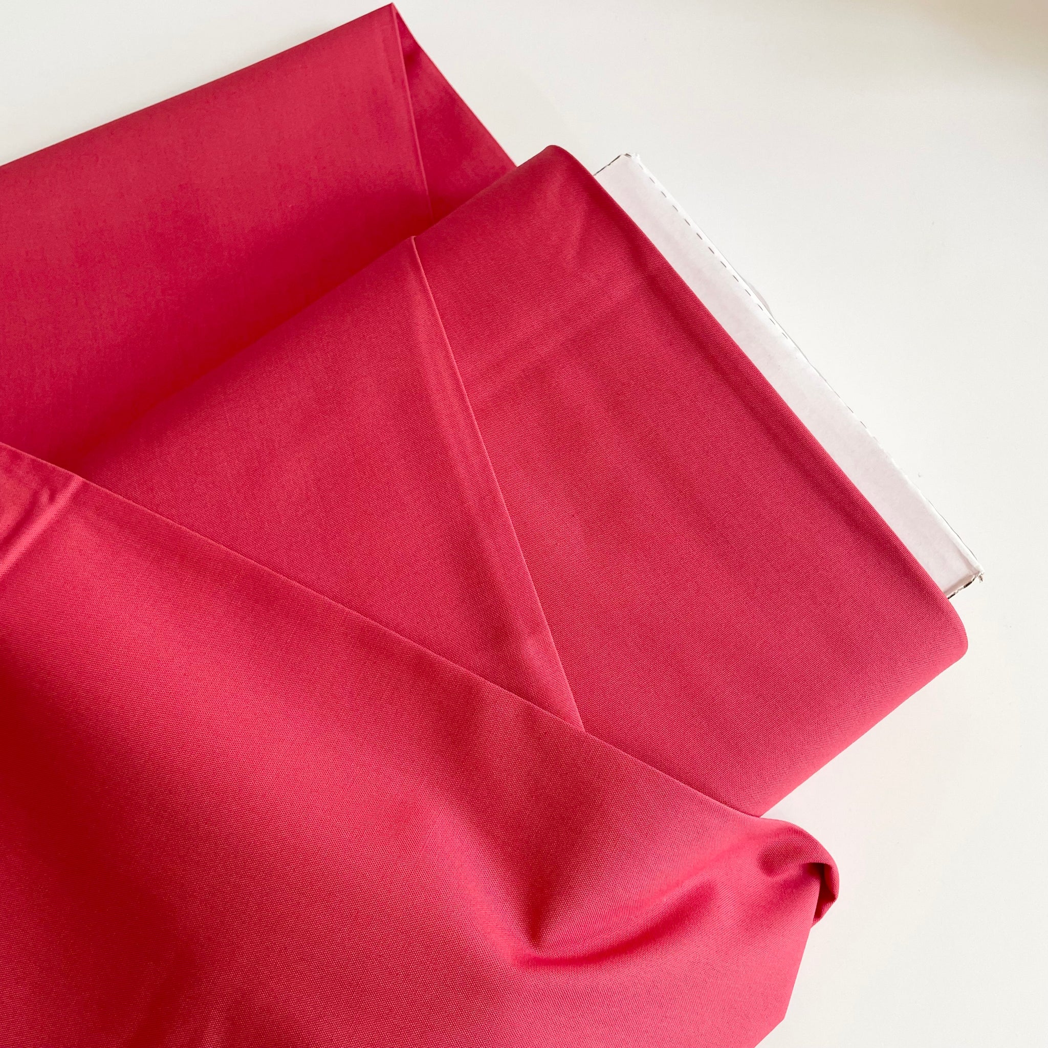 Tilda Fabrics : Solid country red quilting cotton fabric