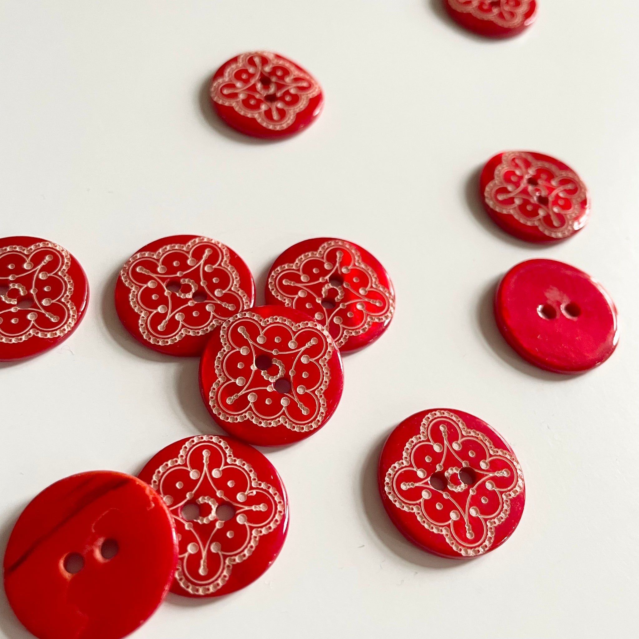 Etched Shell Doily Button - Red
