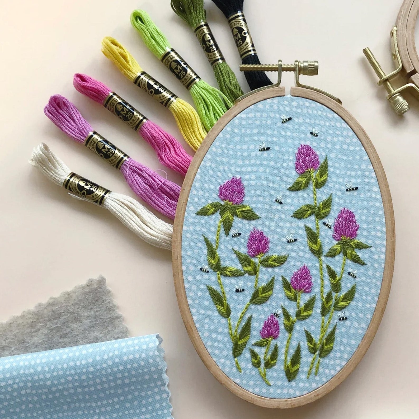 bees among clover intermediate embroidery kit
