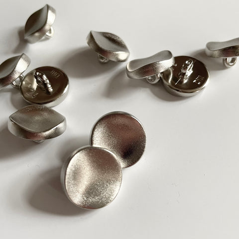 Plastic Wavy Shank Button - Silver