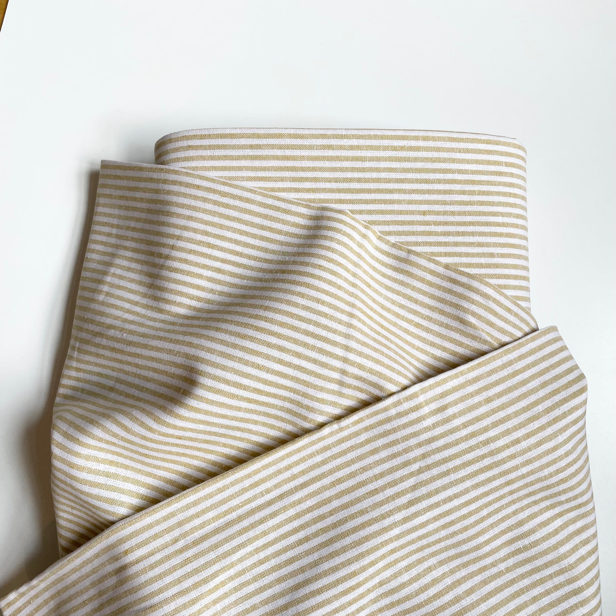 Robert Kaufman : Essex Linen / Cotton - Mustard Stripe