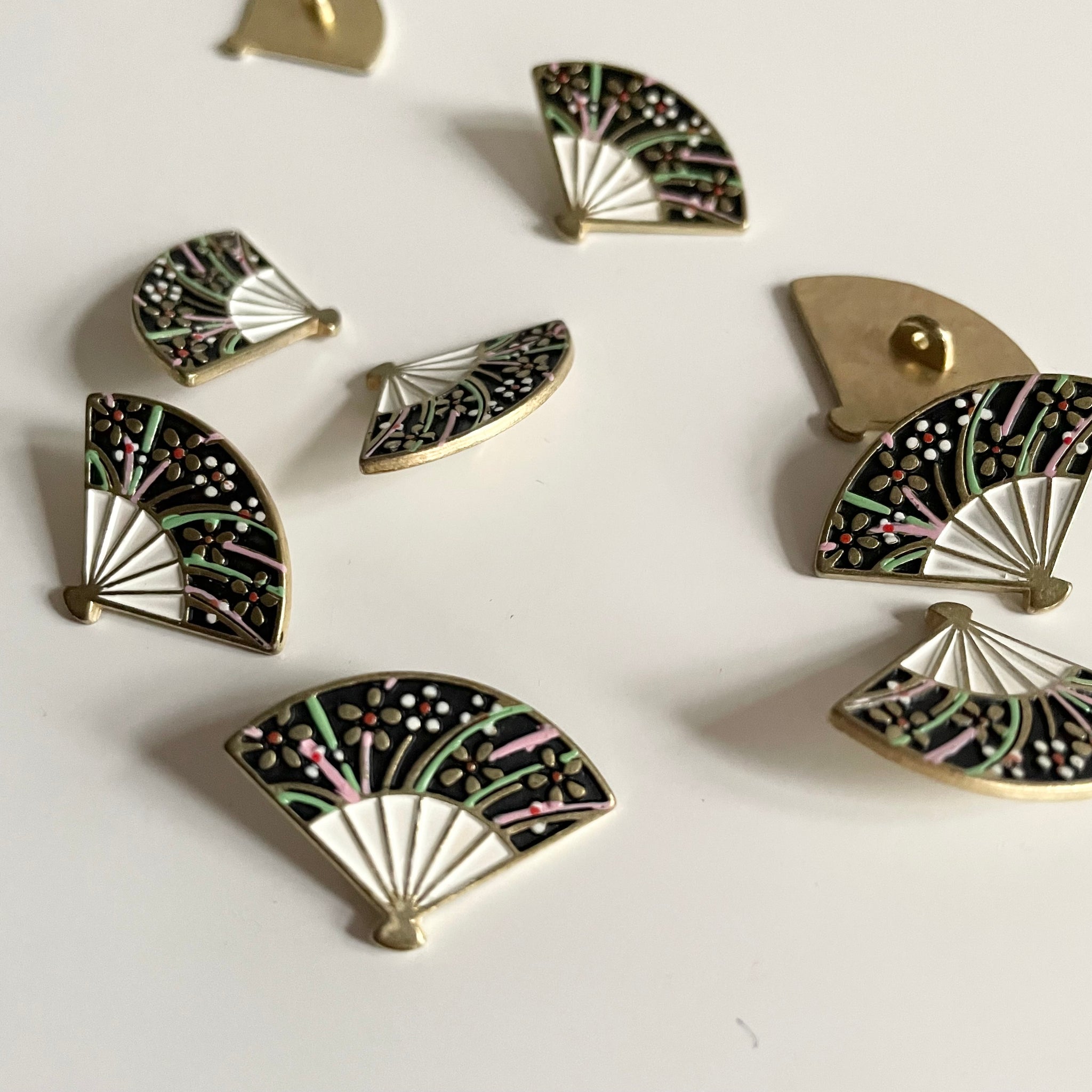 Metal Fan Shank Button