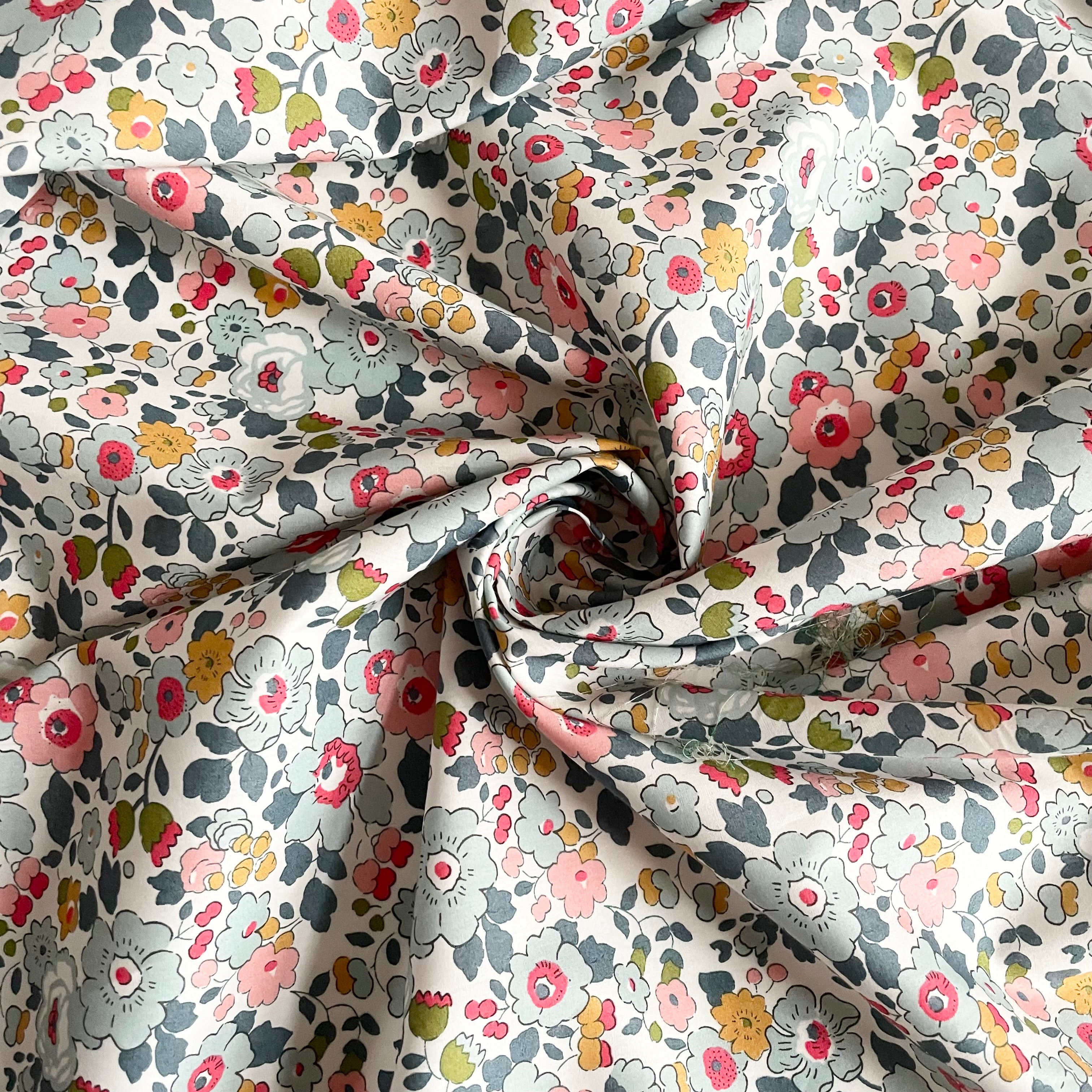 Liberty Fabrics Classic Tana Lawn : Betsy P