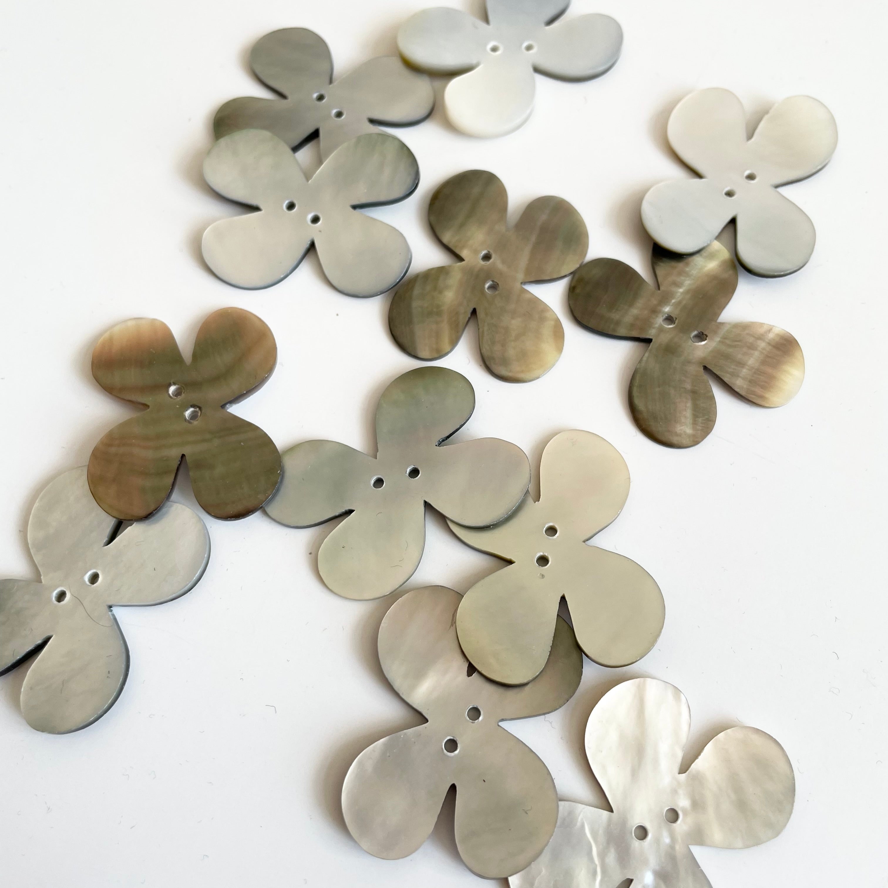 Single Blacklip Shell Flower Button - Silver