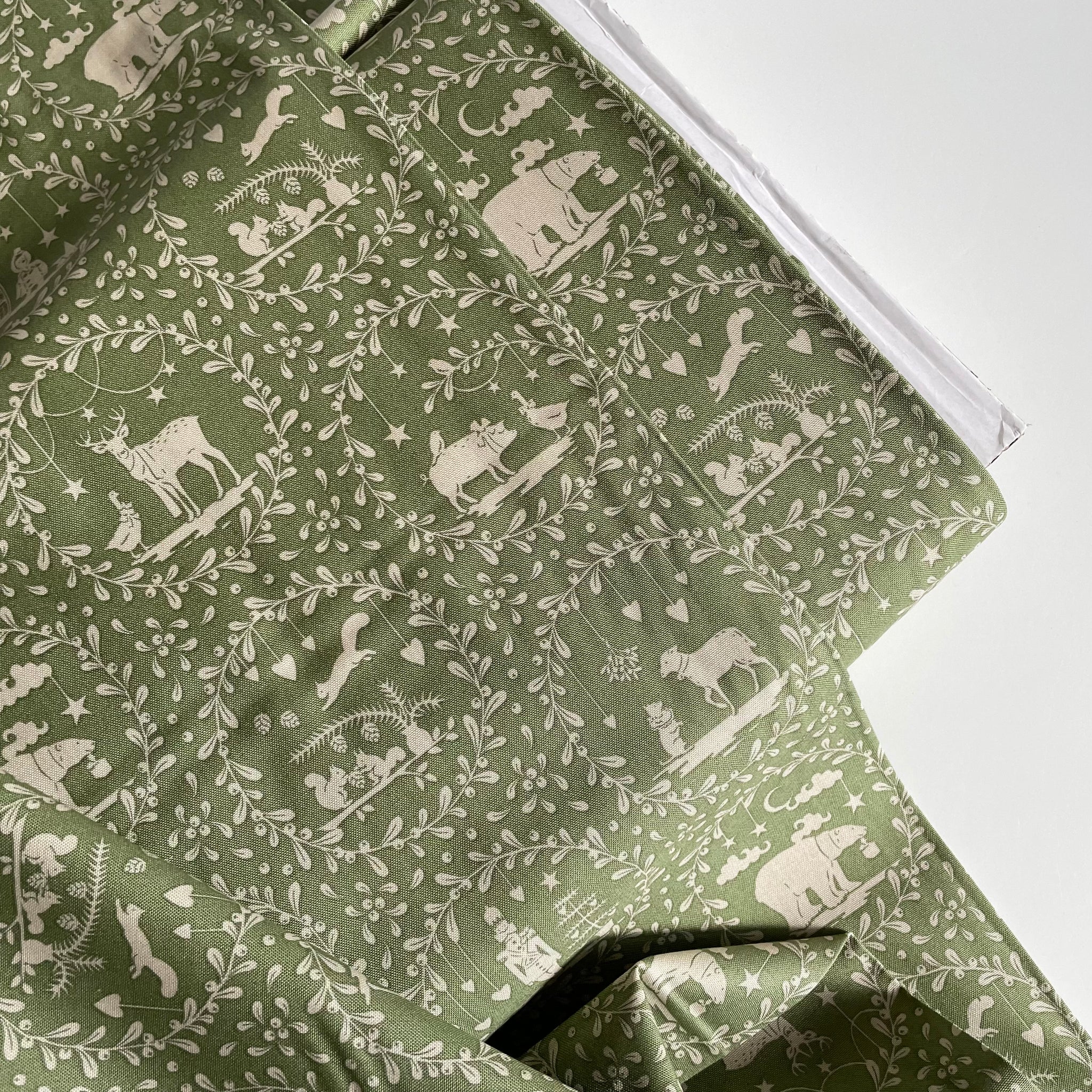 Tilda Fabrics quilting cotton : Merry Little Christmas - Paperscenes Artichoke green