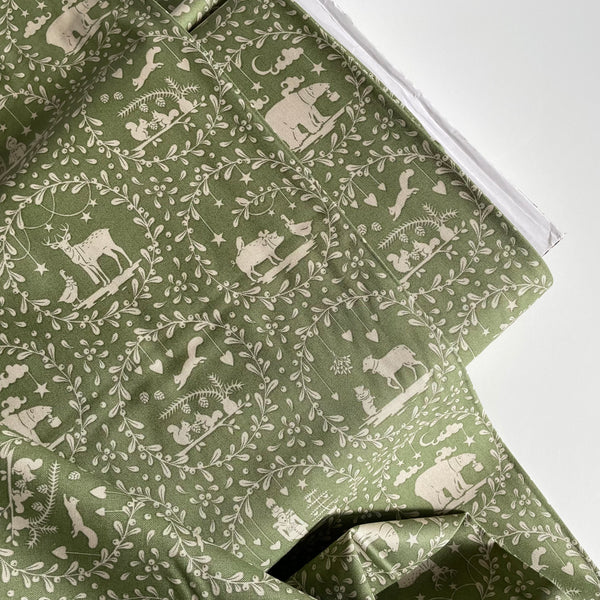 Tilda Fabrics quilting cotton : Merry Little Christmas - Paperscenes Artichoke green