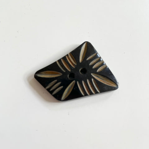 Splash Carved Horn Button - Brown / Black