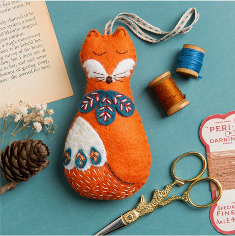 Corinne Lapierre : Embroidered Felt Kit - Folk Fox