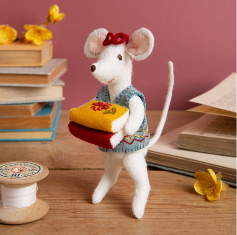Corinne Lapierre : Embroidered Felt Kit - Little Librarian Mouse