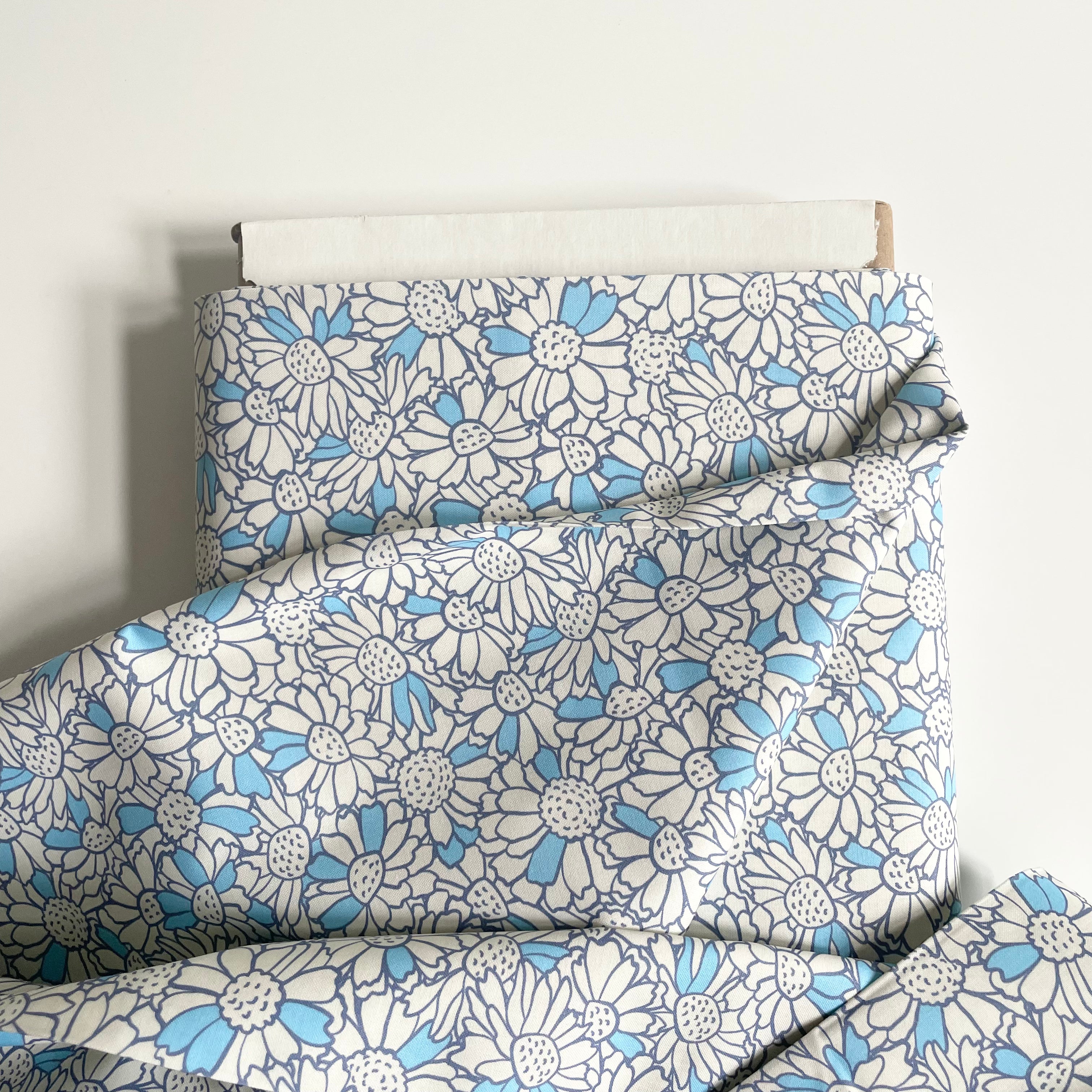 Paintbrush Studio : Pretty Petals - Blue