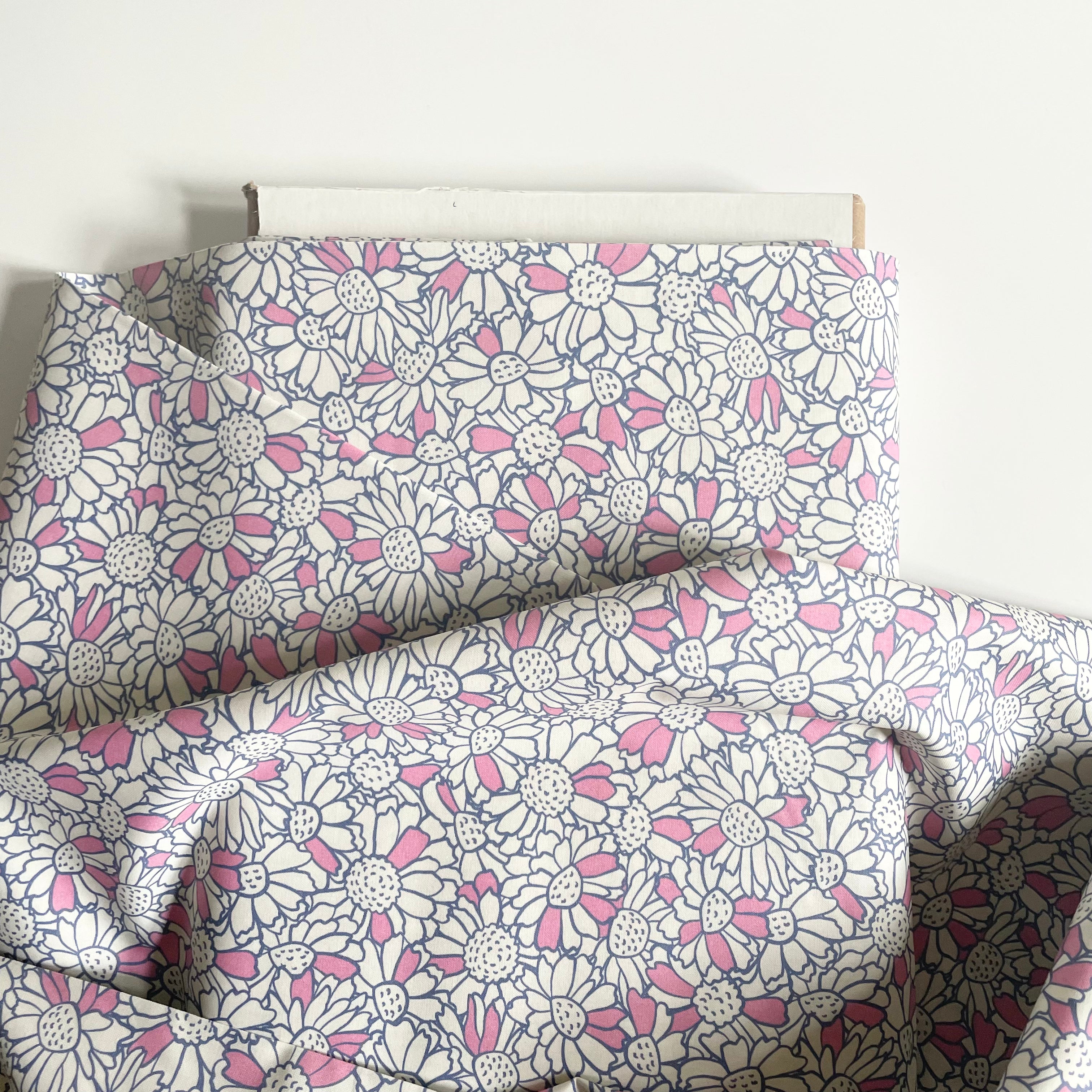 Paintbrush Studio : Pretty Petals - Pink