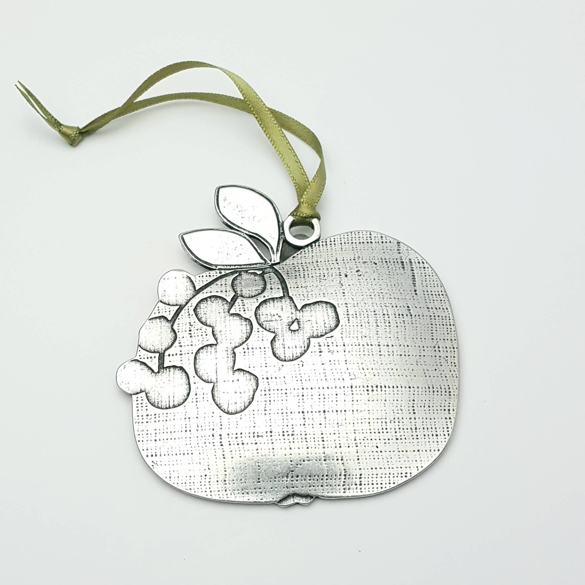 Beehive Handmade : Lotta Jansdotter x Beehive Apple Ornament