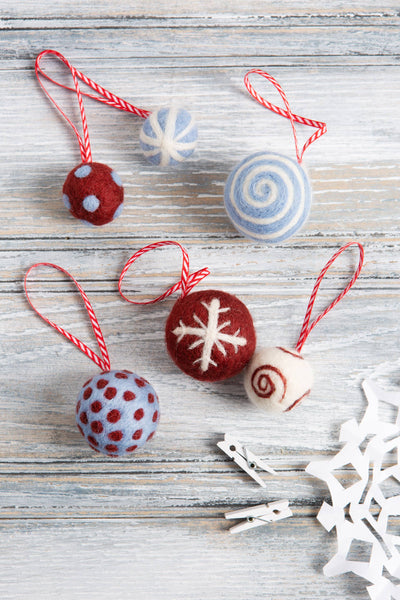 Hawthorn Handmade : Christmas Baubles Needle Felting Kit - Blue, White & Berry