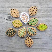 Stitchable Leaf Bamboo Buttons