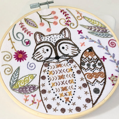 Un Chat Embroidery Kit: Riton the Raccoon