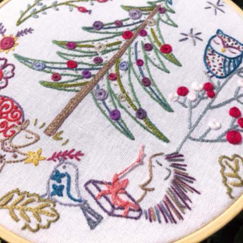Noël in the Forest Un Chat dans l'aiguille embroidery kit