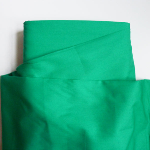 Art Gallery Fabrics : Pure Solids - Emerald green quilting cotton