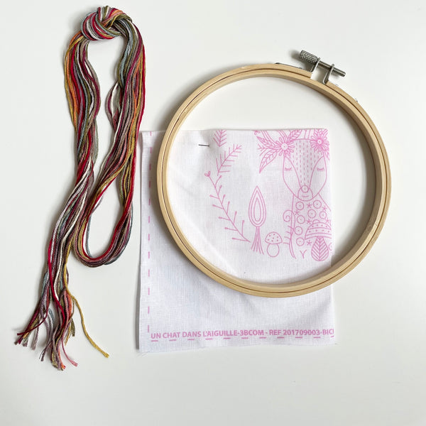 Un Chat Embroidery Kit: Deer, Oh My Deer!