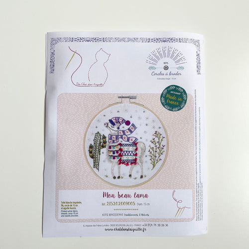 Un Chat Embroidery Kit : Handsome Llama